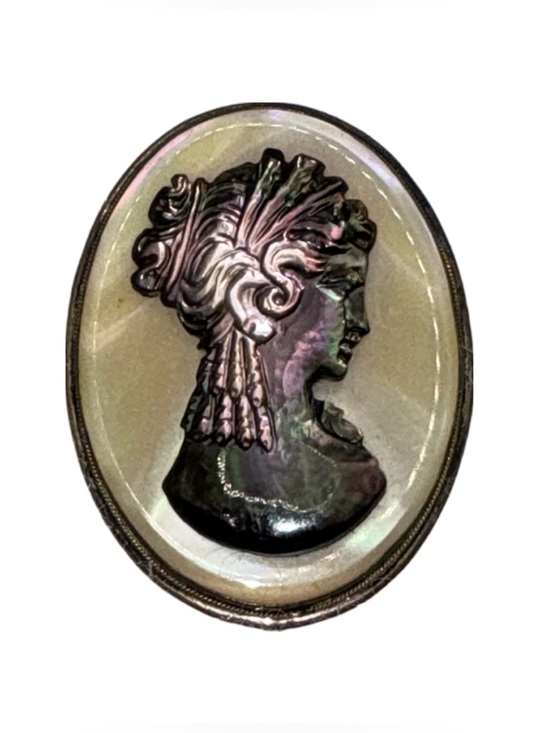 DK Jewelry - Vintage Mother of Pearl Cameo Pendant Necklace